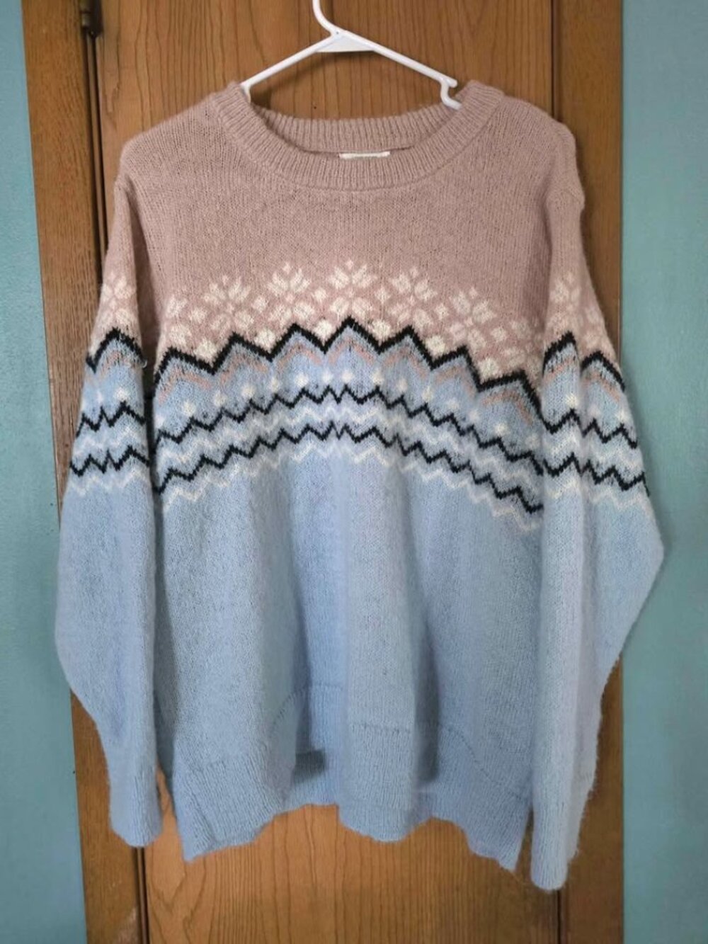 Size XL Maurices Blue, Tan, Black & White Zig Zag Sweater